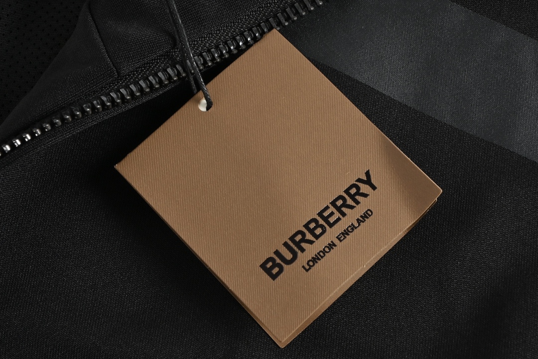 Burberry/巴宝莉 22Fw 徽标印花功能性夹克外套