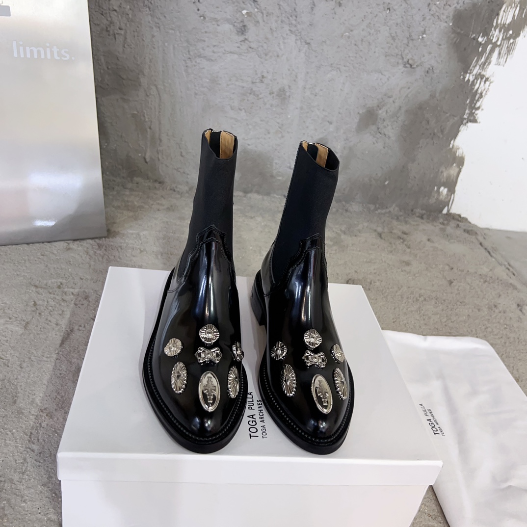 2023 Toga Pulla Chelsea Shoes: Brightest Fashion for Fall/Winter Tide!
