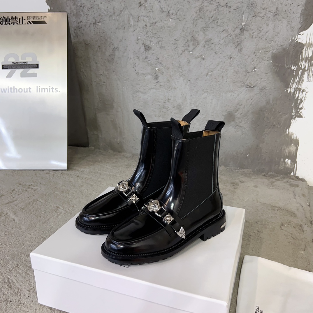 New 2023 Toga Pulla Chelsea Shoes: Brightest Fashion for Fall/Winter Tide - 图片 3