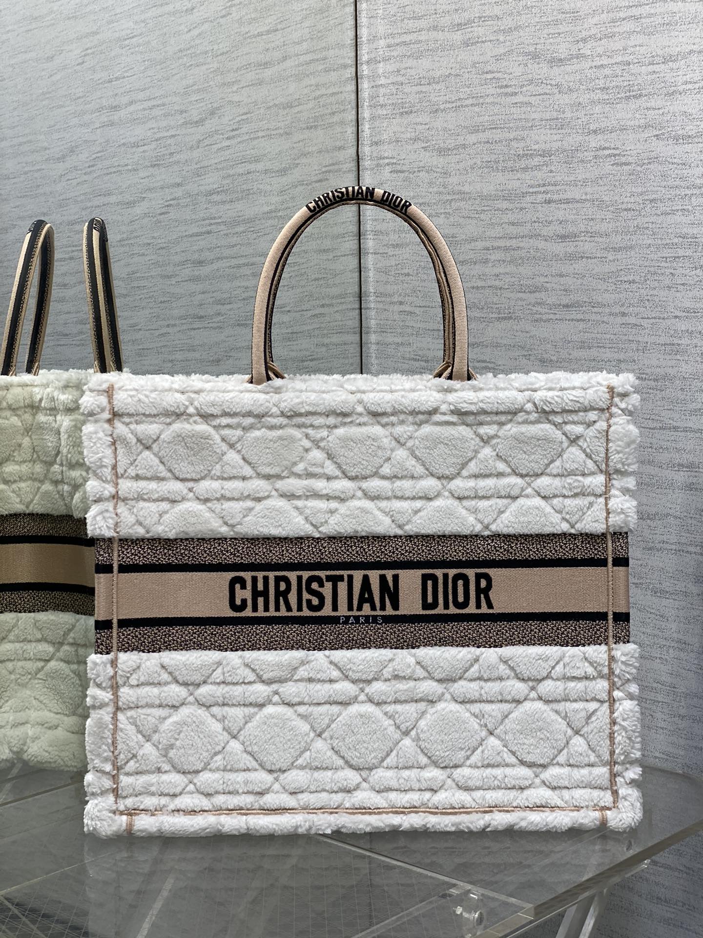 DIOR Grand Tote bag en peluche