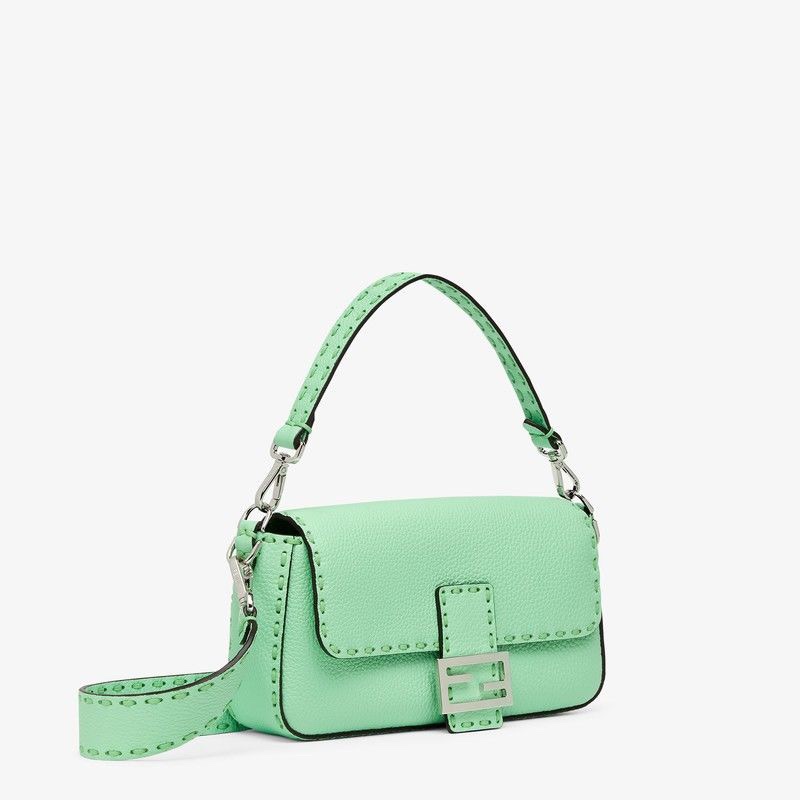 Fendi Product _db6qfPeeVDWj6GhWD5-ss1lm1Ax-NKTLTRjQrLw