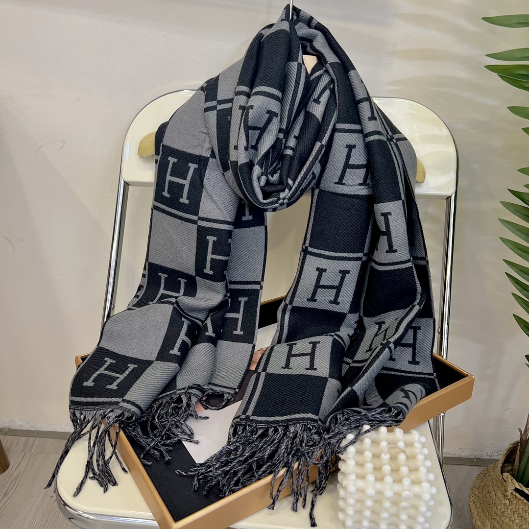 NO:162964,New scarves with autumn and winter, core yarn texture, soft and warm, double-sided and two-color, exquisite workmanship, both scarf and shawls, size 180:65, ordinary scarf, shawls19860909批秋冬新款围巾,包芯纱质地,柔和保暖,双面双色,做工精美,既是围巾又可以做披肩,尺寸180:65,普通围巾,shawls,scarf