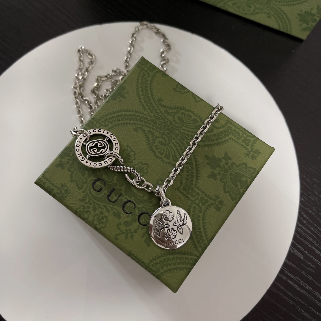 NO:109899,The latest necklace is so handsome. Gucci counter hits the original one-to-one reproduction. Gucci necklace, jewelry boutique, gucci, necklace19860909最新款项链太帅了 古驰专柜爆款 原版一比一复刻 古 驰项链,饰品精品,gucci,necklace,Jewelry