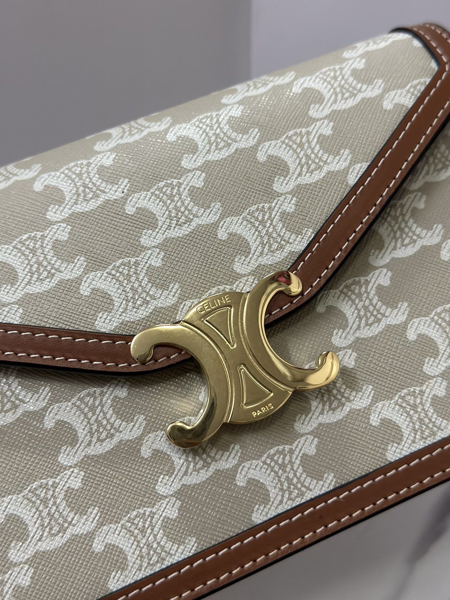 Celine Style Beige Leather Top Handle Bag style reference detail image 5 from source 772272