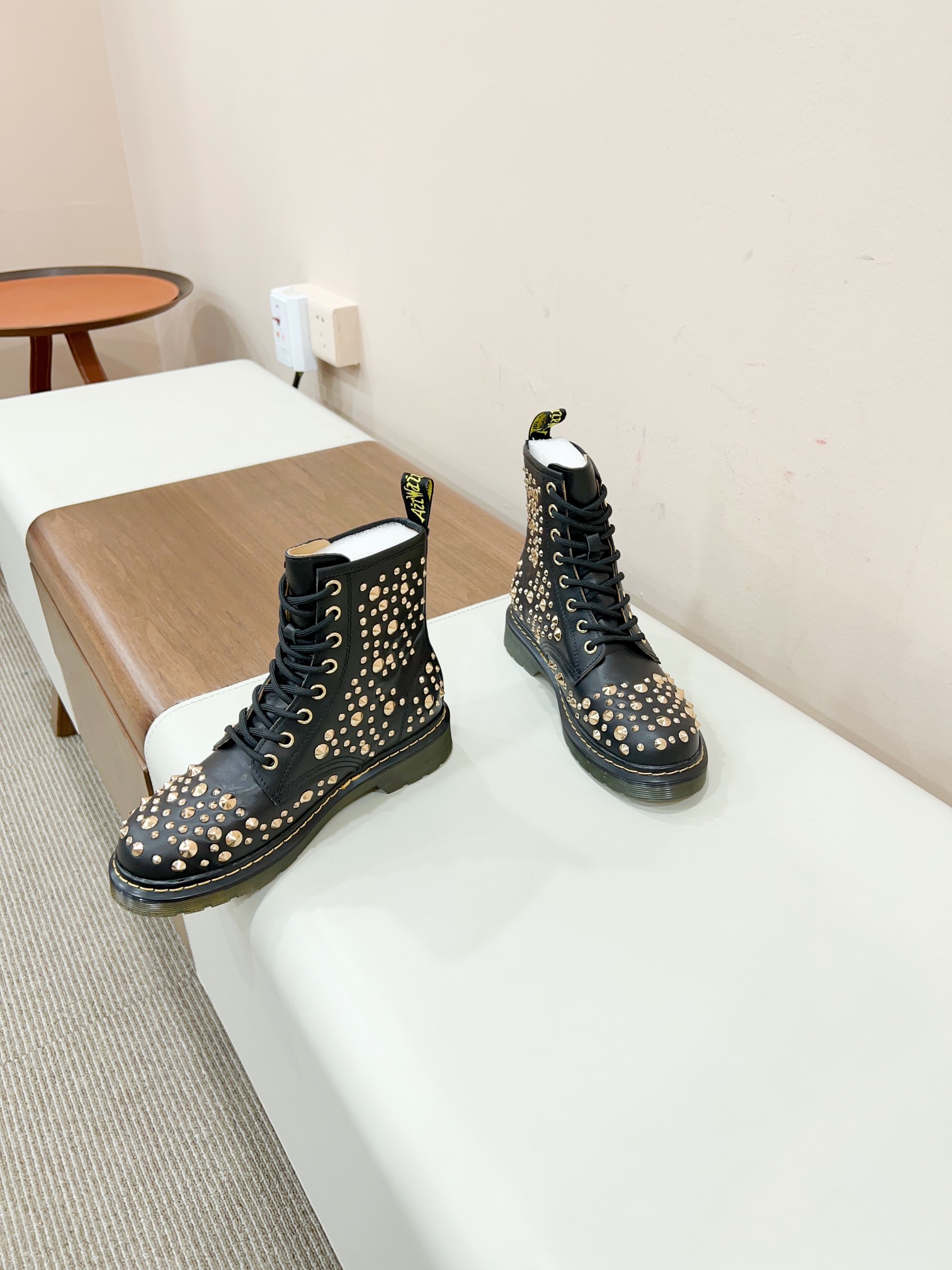 “Dr. Martens 2023 Spring/Summer Collection: Comfortable Boots, Best Value for Money” - 图片 4