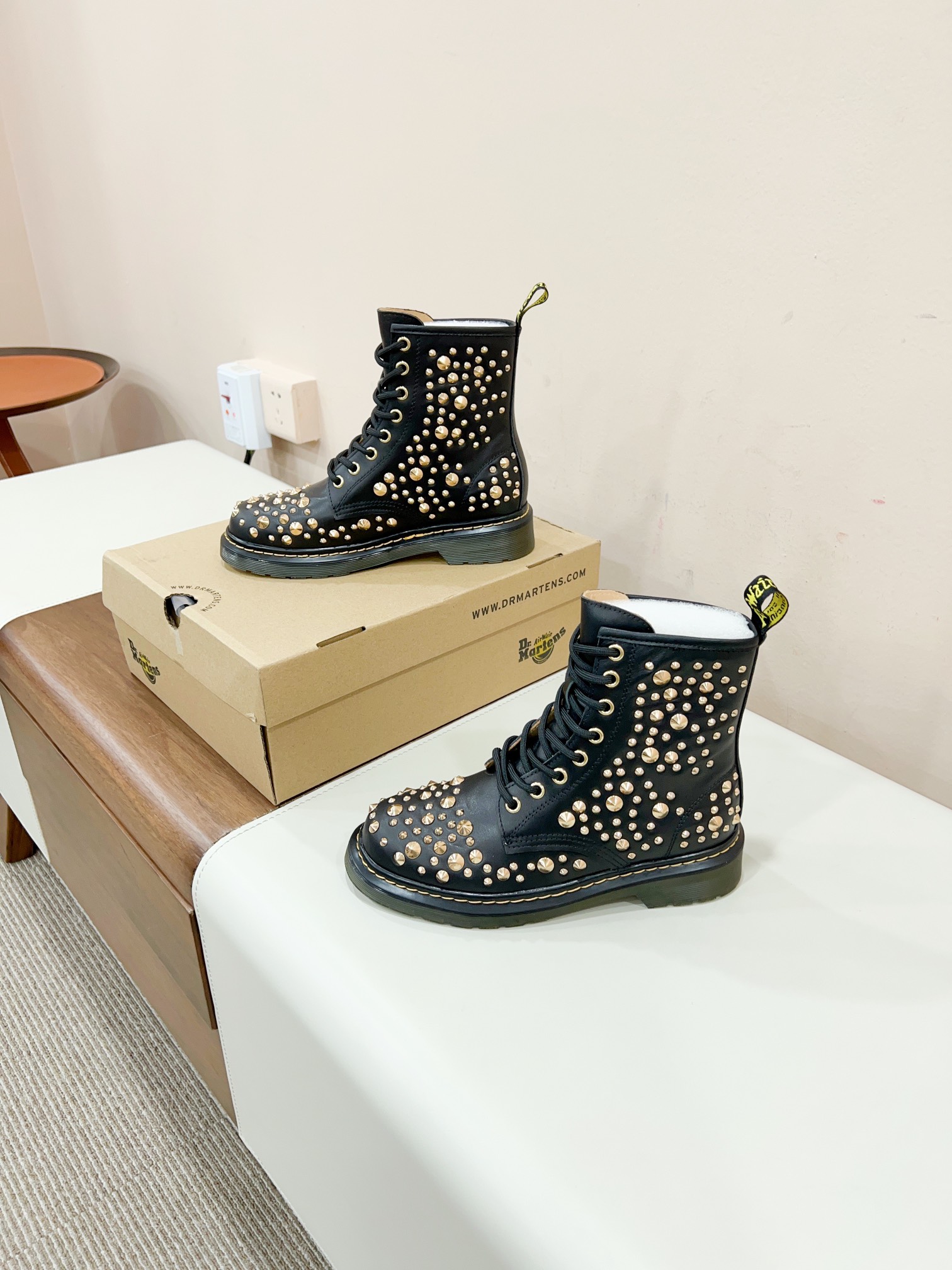 “Dr. Martens 2023 Spring/Summer Collection: Comfortable Boots, Best Value for Money” - 图片 3