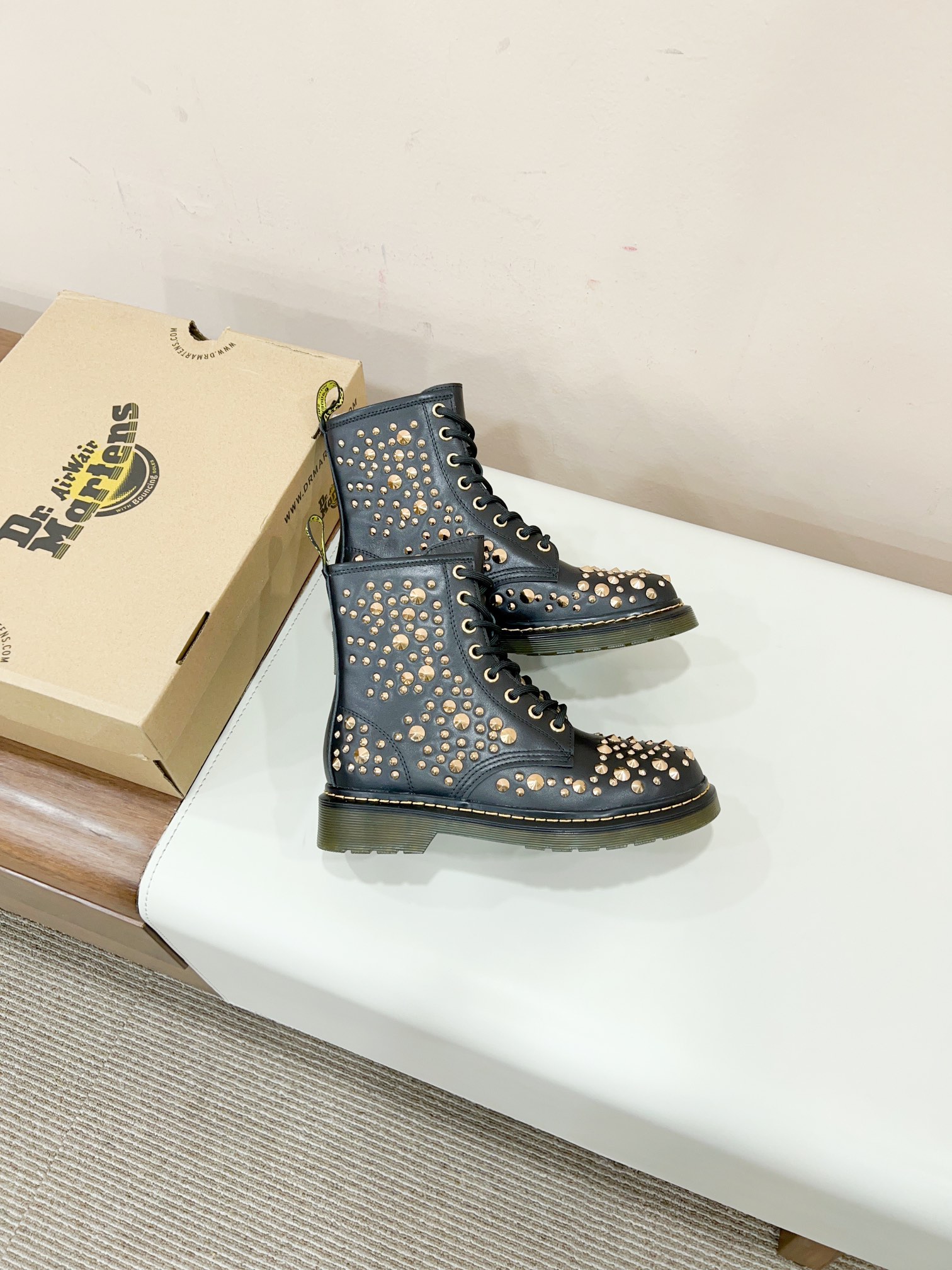 “Dr. Martens 2023 Spring/Summer Collection: Comfortable Boots, Best Value for Money” - 图片 2