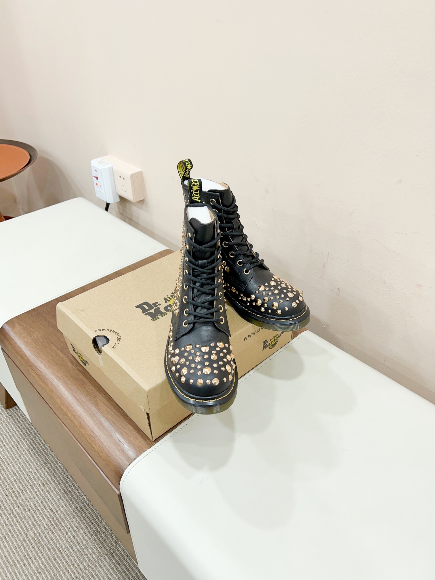 “Dr. Martens 2023 Spring/Summer Collection: Comfortable Boots, Best Value for Money”