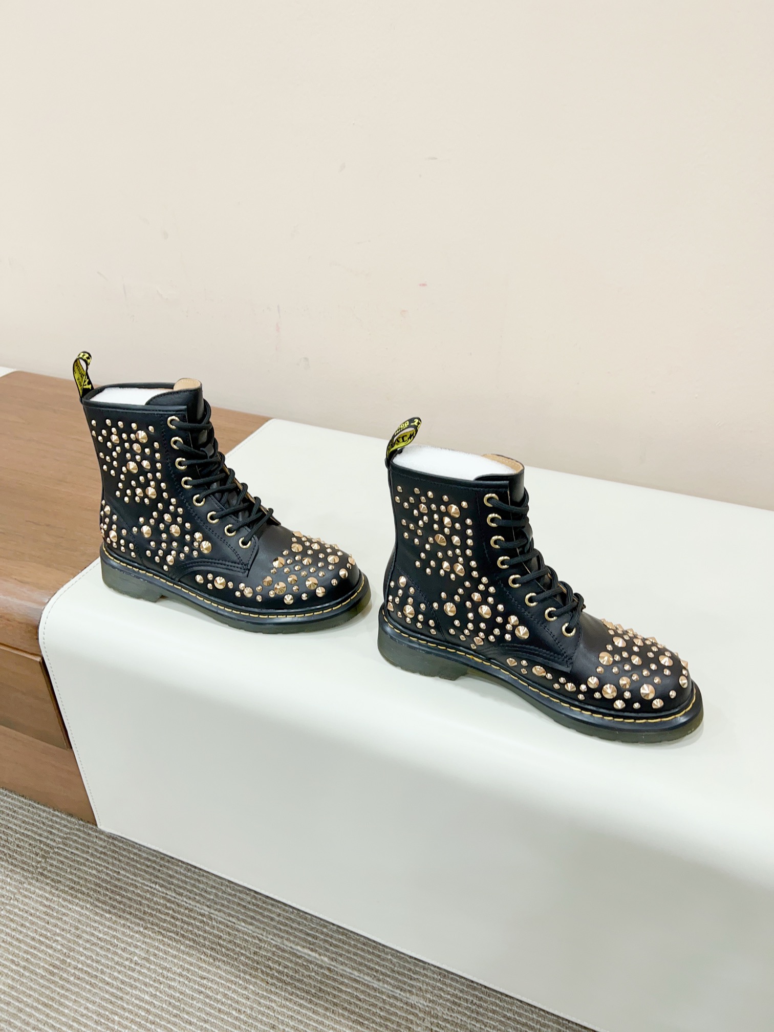 “Dr. Martens 2023 Spring/Summer Collection: Comfortable Boots, Best Value for Money” - 图片 6
