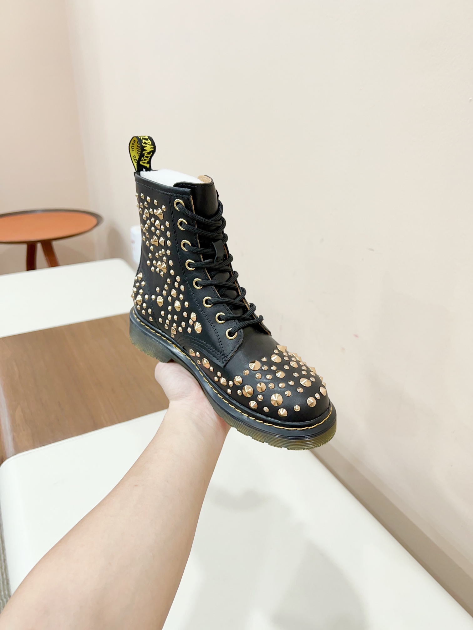 “Dr. Martens 2023 Spring/Summer Collection: Comfortable Boots, Best Value for Money” - 图片 5