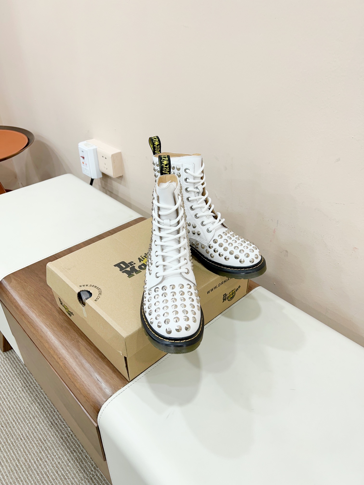 “Dr. Martens 2023ss Boots: Comfortable, Best Value, No Bargaining”