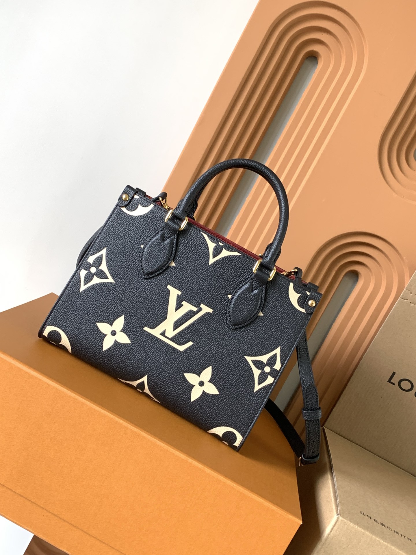 Louis Vuitton OnTheGo 小号手袋