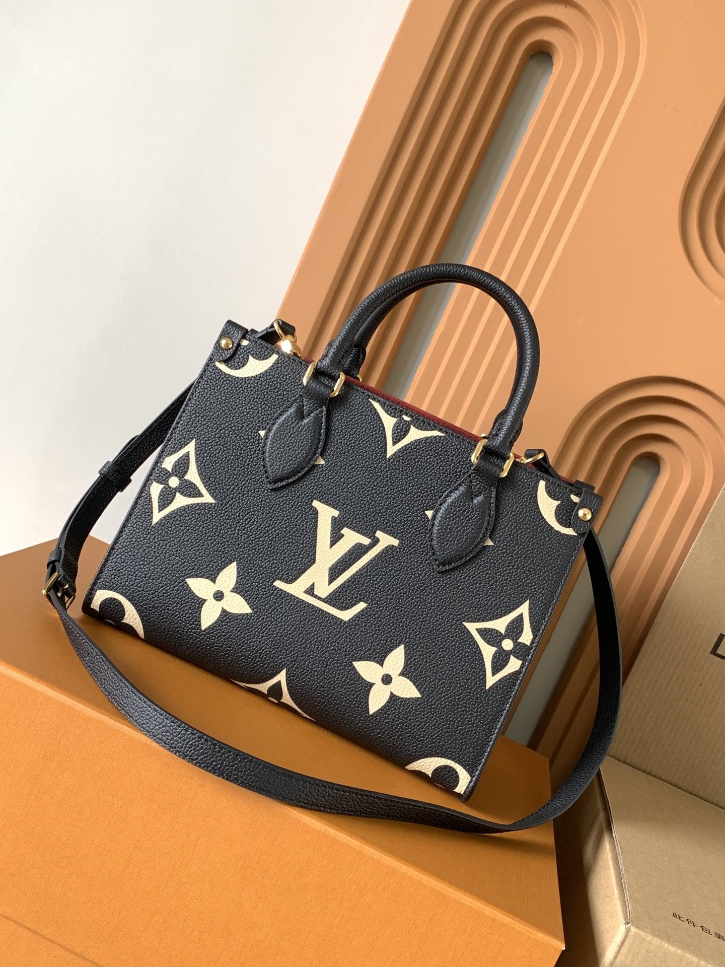 Louis Vuitton OnTheGo 小号手袋