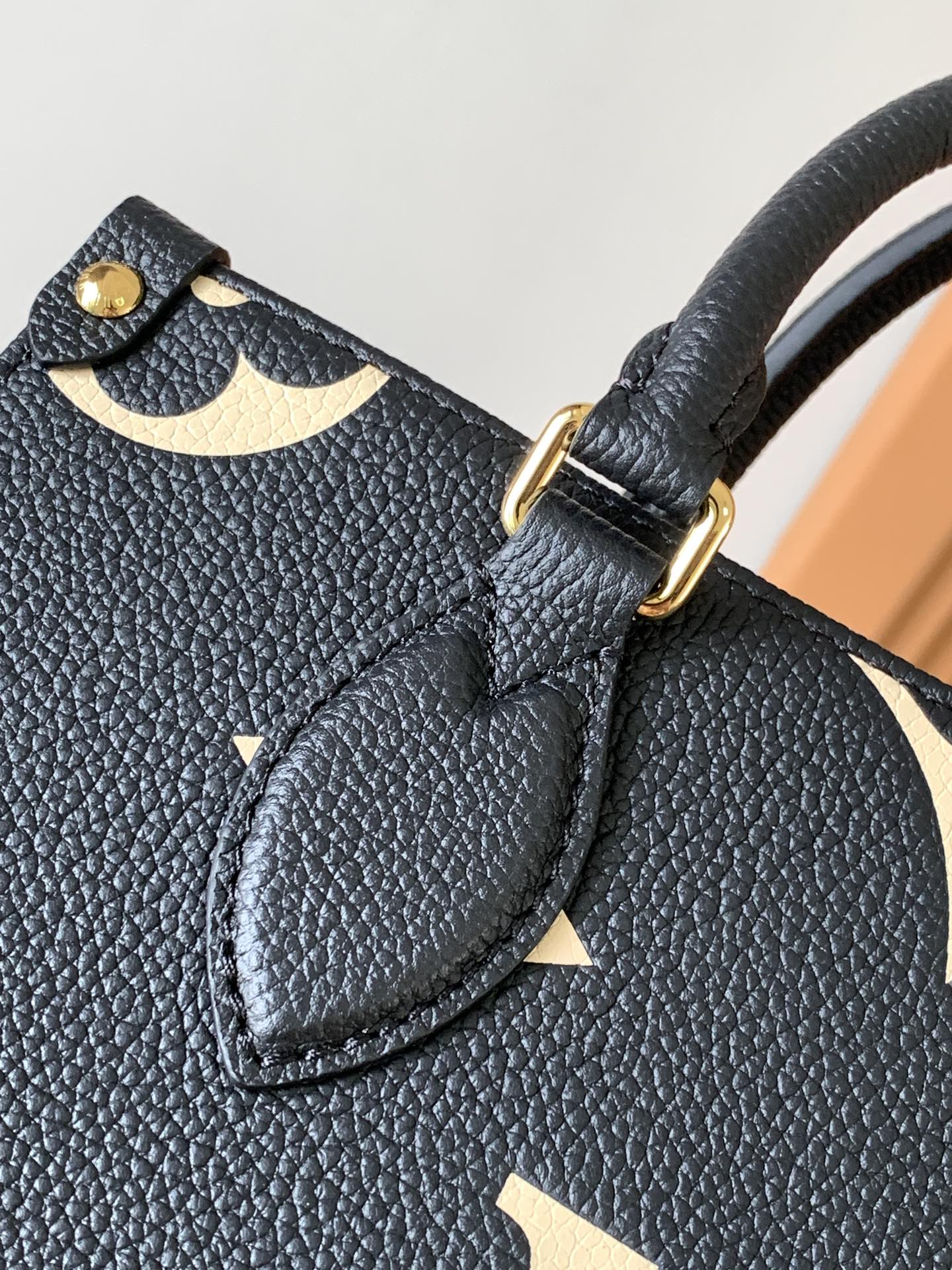 Louis Vuitton OnTheGo 小号手袋