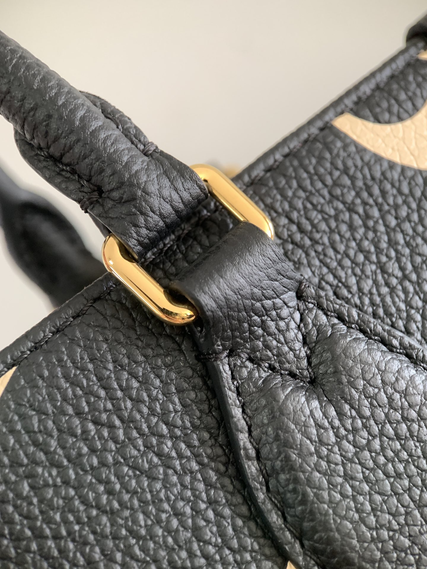 Louis Vuitton OnTheGo 小号手袋