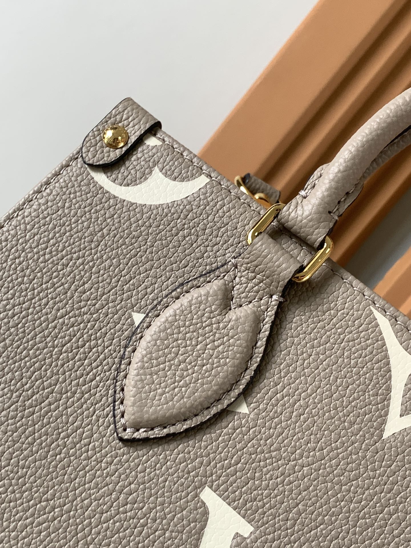 Louis Vuitton OnTheGo 小号手袋