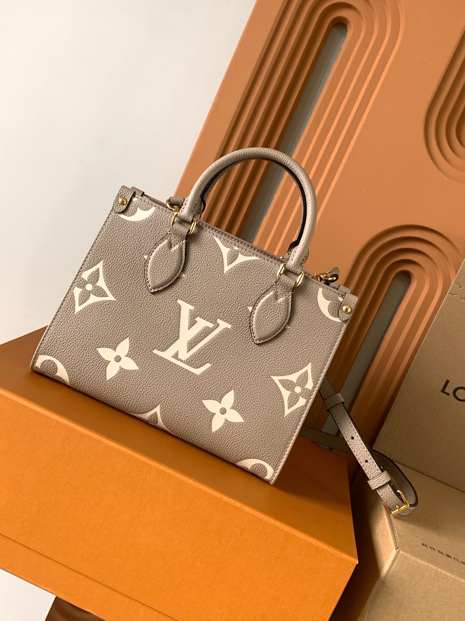 Louis Vuitton OnTheGo 小号手袋