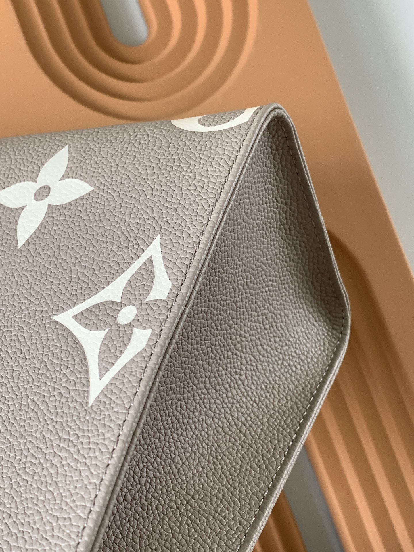 Louis Vuitton OnTheGo 小号手袋
