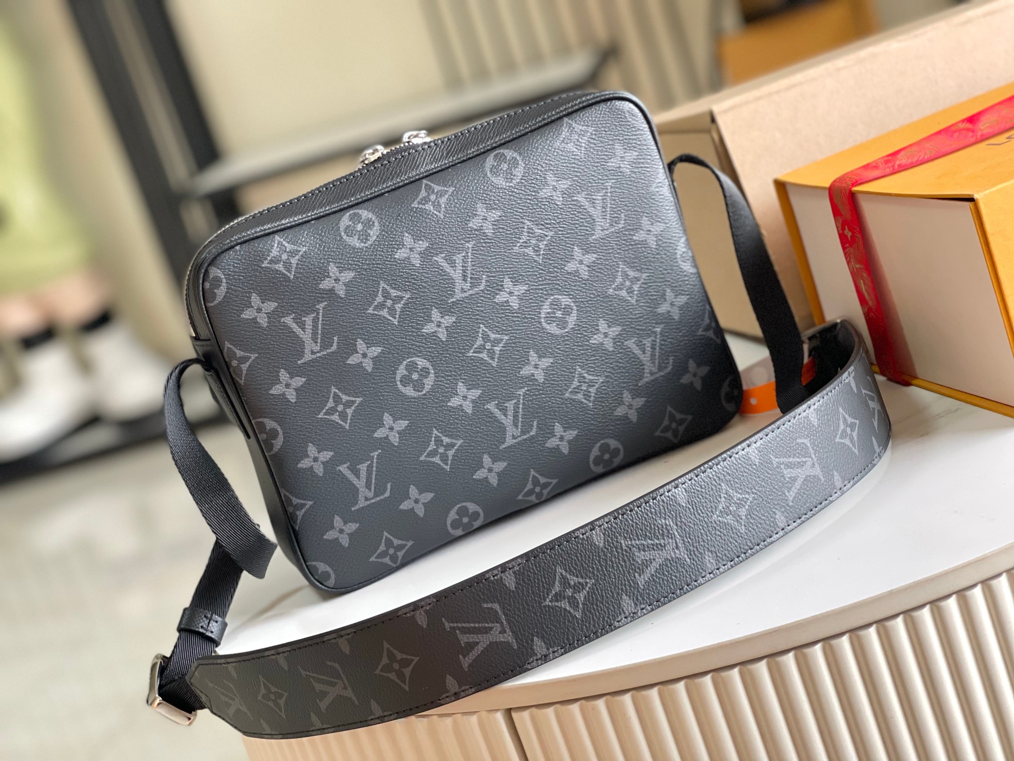 Louis Vuitton Haute Couture Classic Luxury Handbag Shoulder Crossbody 4