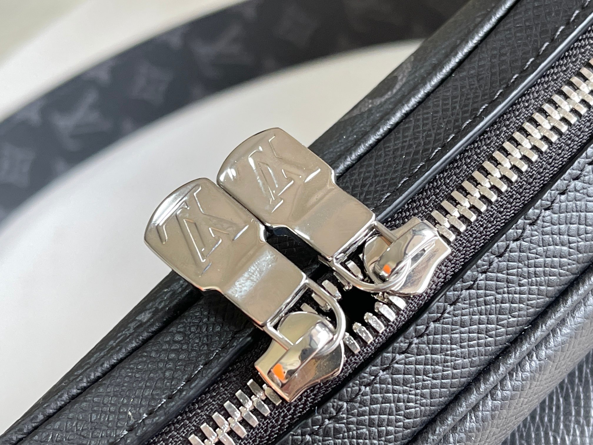 Louis Vuitton Haute Couture Classic Luxury Handbag Shoulder Crossbody 6