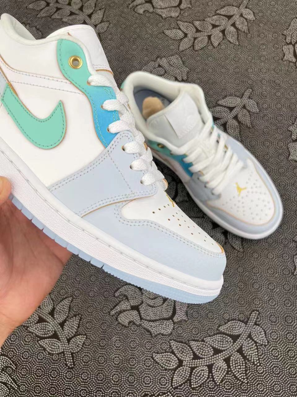 ? Air Jordan 1 LoW SE 