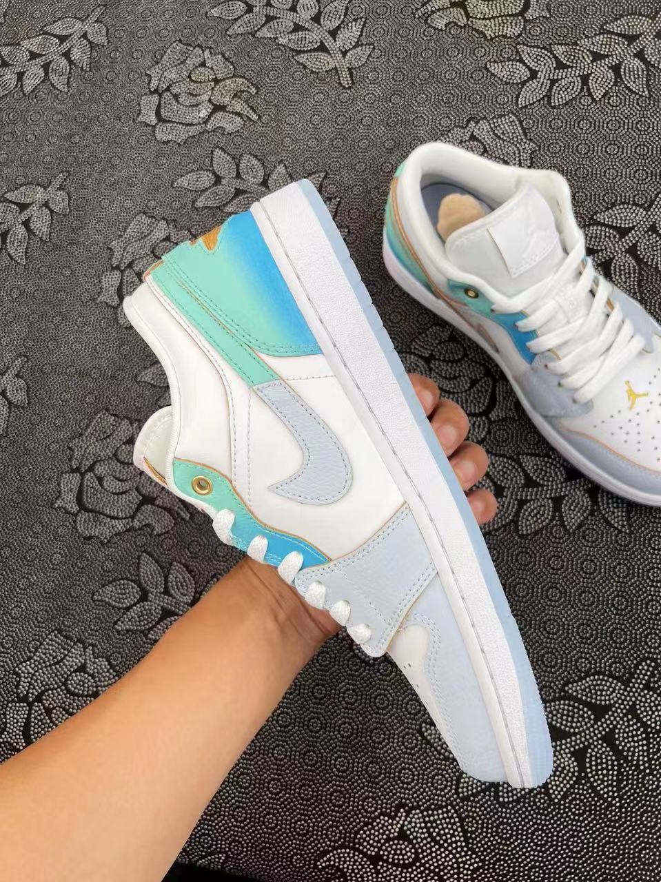 ? Air Jordan 1 LoW SE 