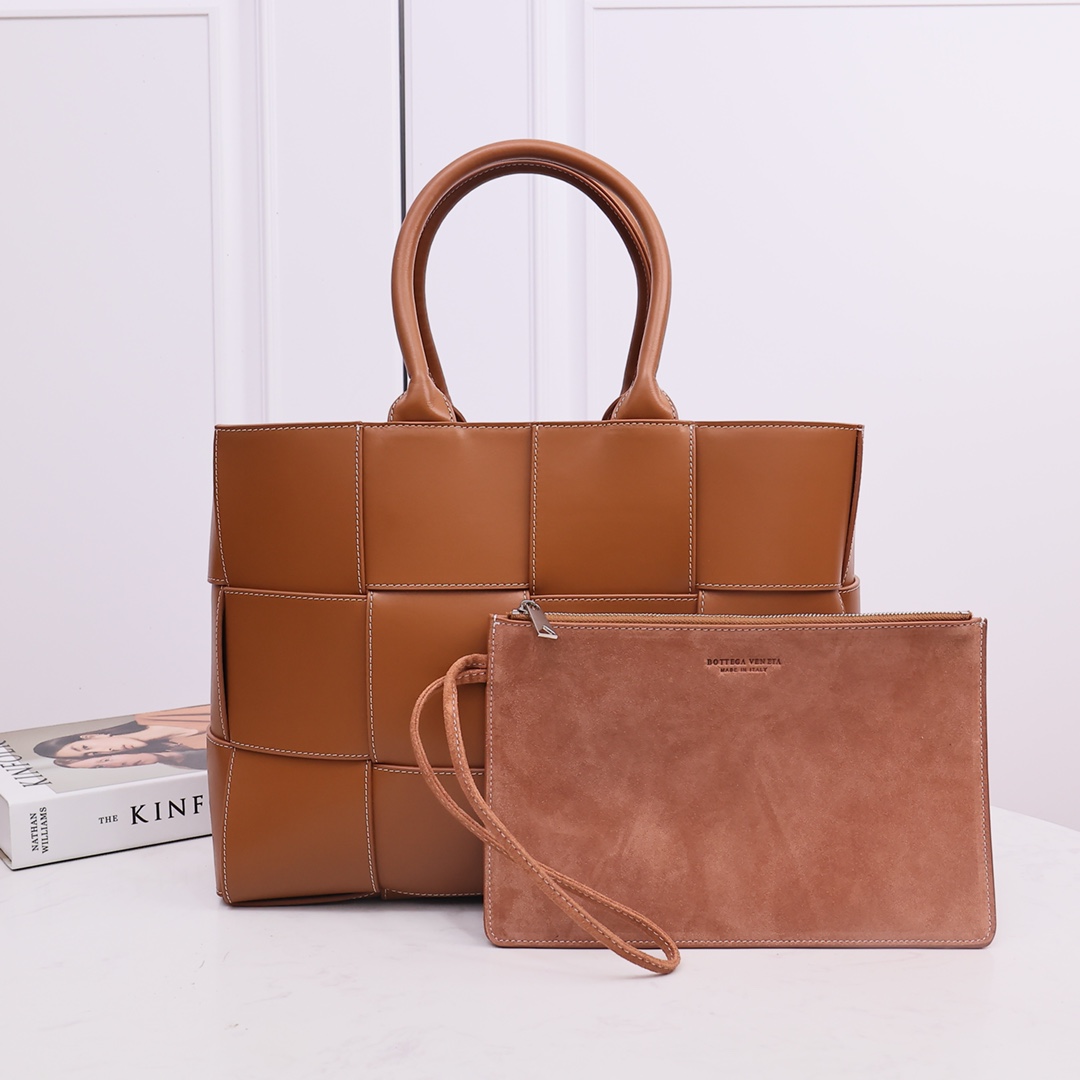 Bottega Veneta Tote Bag Calfskin Intreccio Weave Contrast Stitching Detachable Zipper Pocket