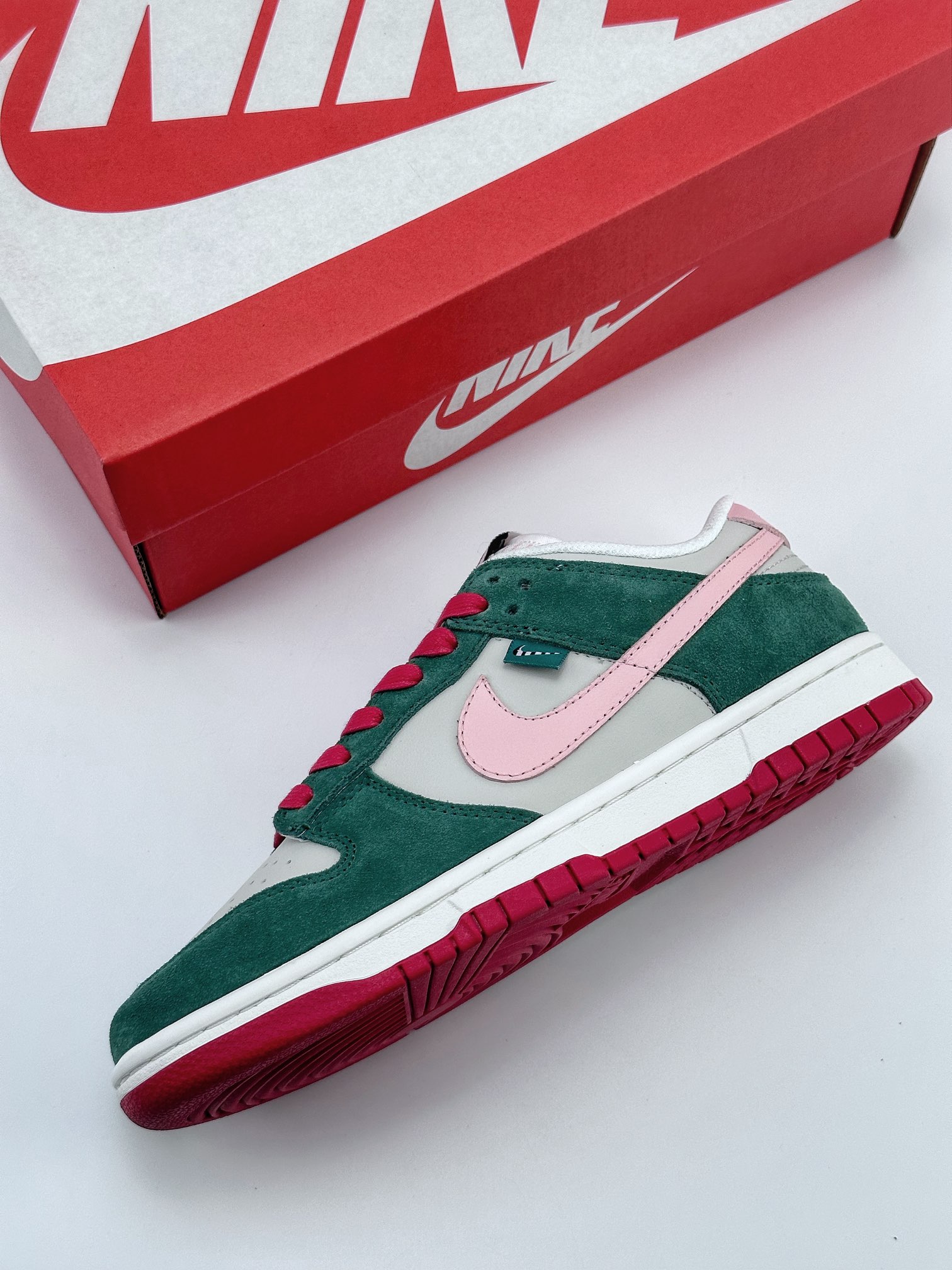 NIKE SB Dunk Low Pink Green FN8923-061