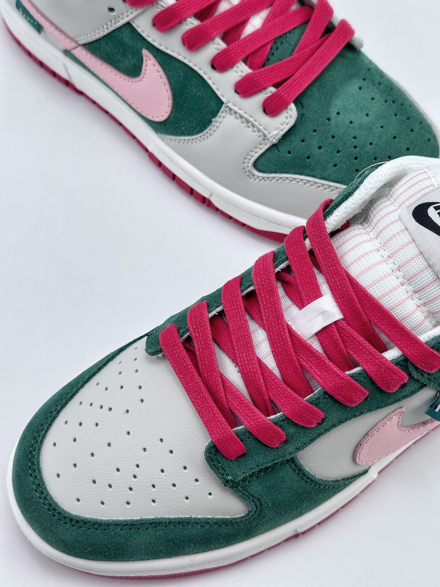 NIKE SB Dunk Low Pink Green FN8923-061