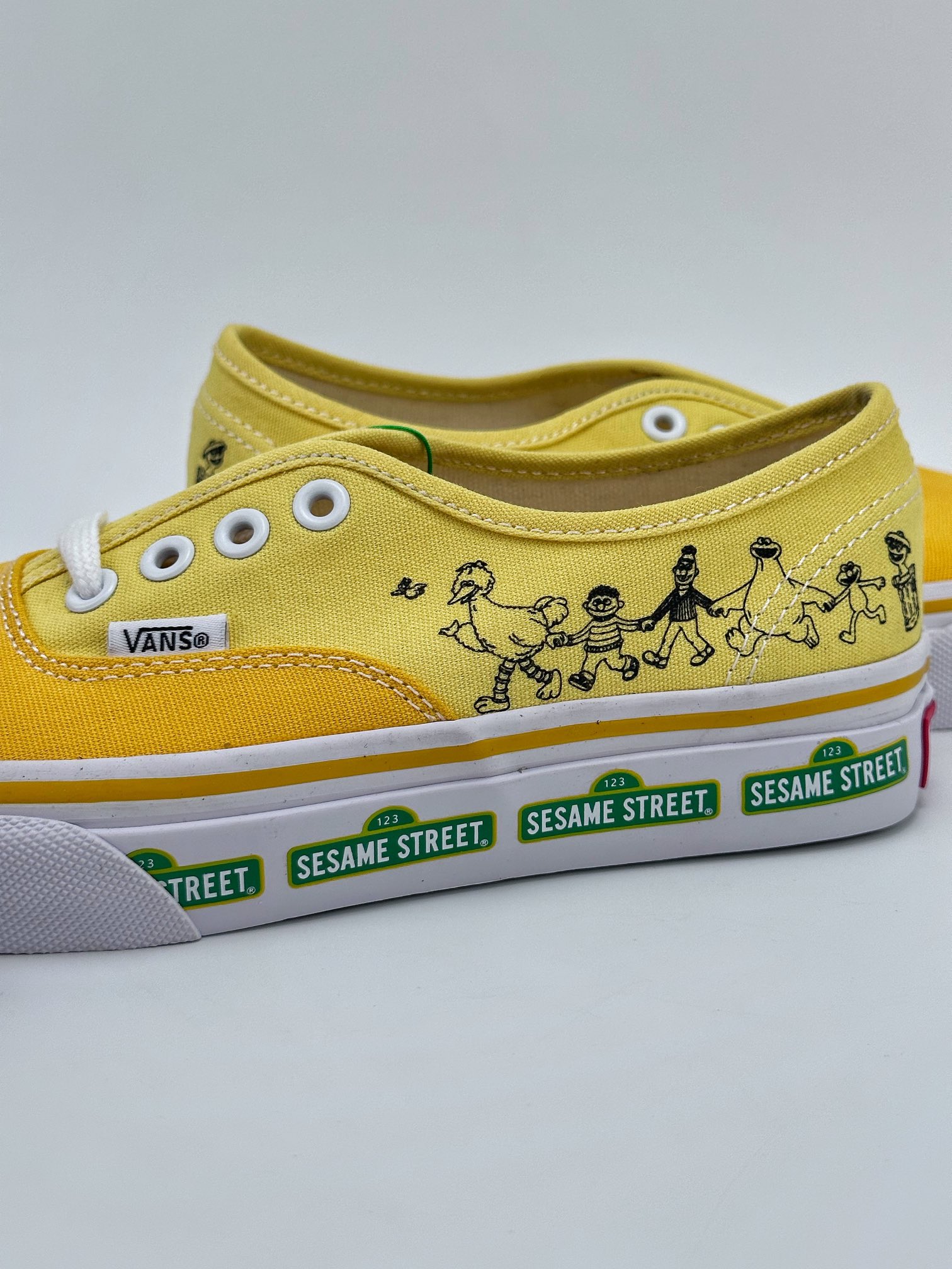 New force Vans official Sesame Street joint Authentic bright yellow American college canvas shoes