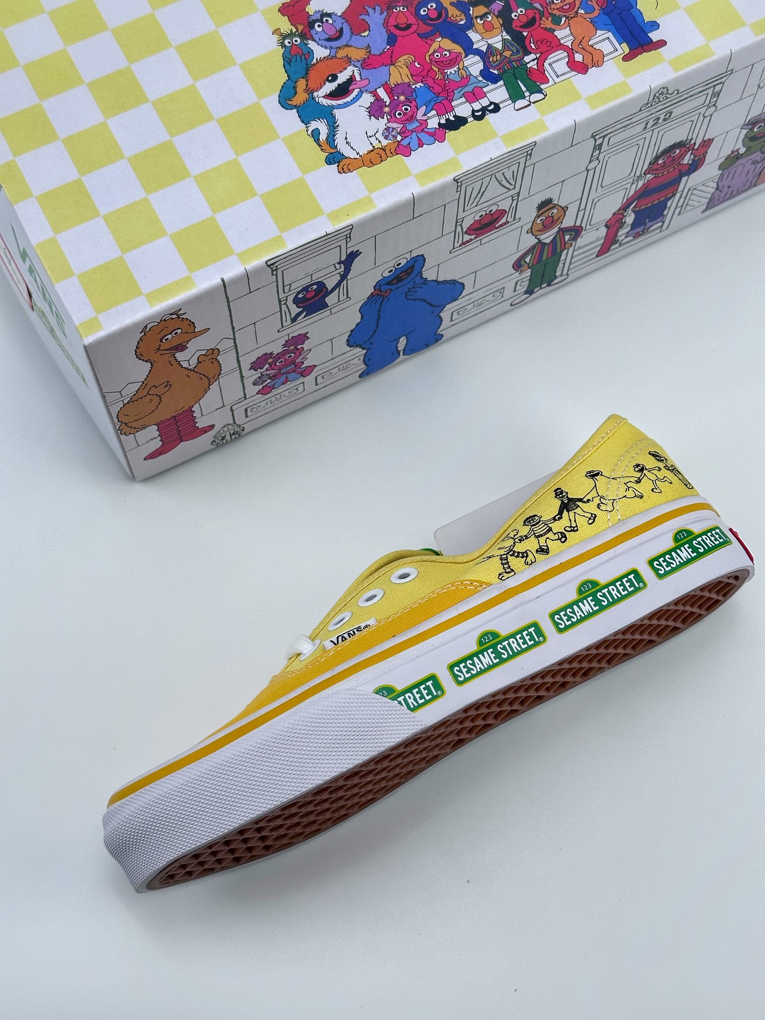 New force Vans official Sesame Street joint Authentic bright yellow American college canvas shoes