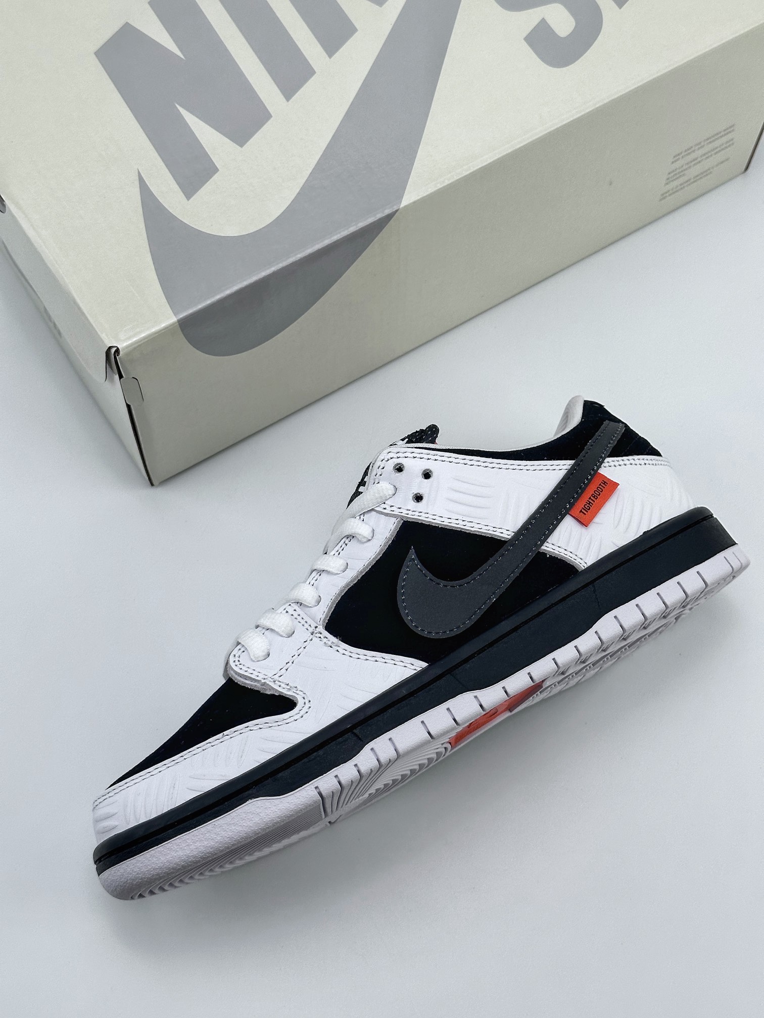 Nike SB Dunk Low x TIGHTBOOTH joint reverse black and white panda FD2629-100