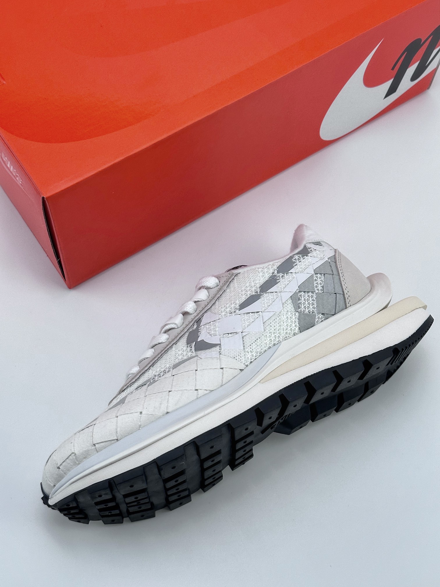 Sacai x Nike woven ”Withe” white and grey DR5209-100