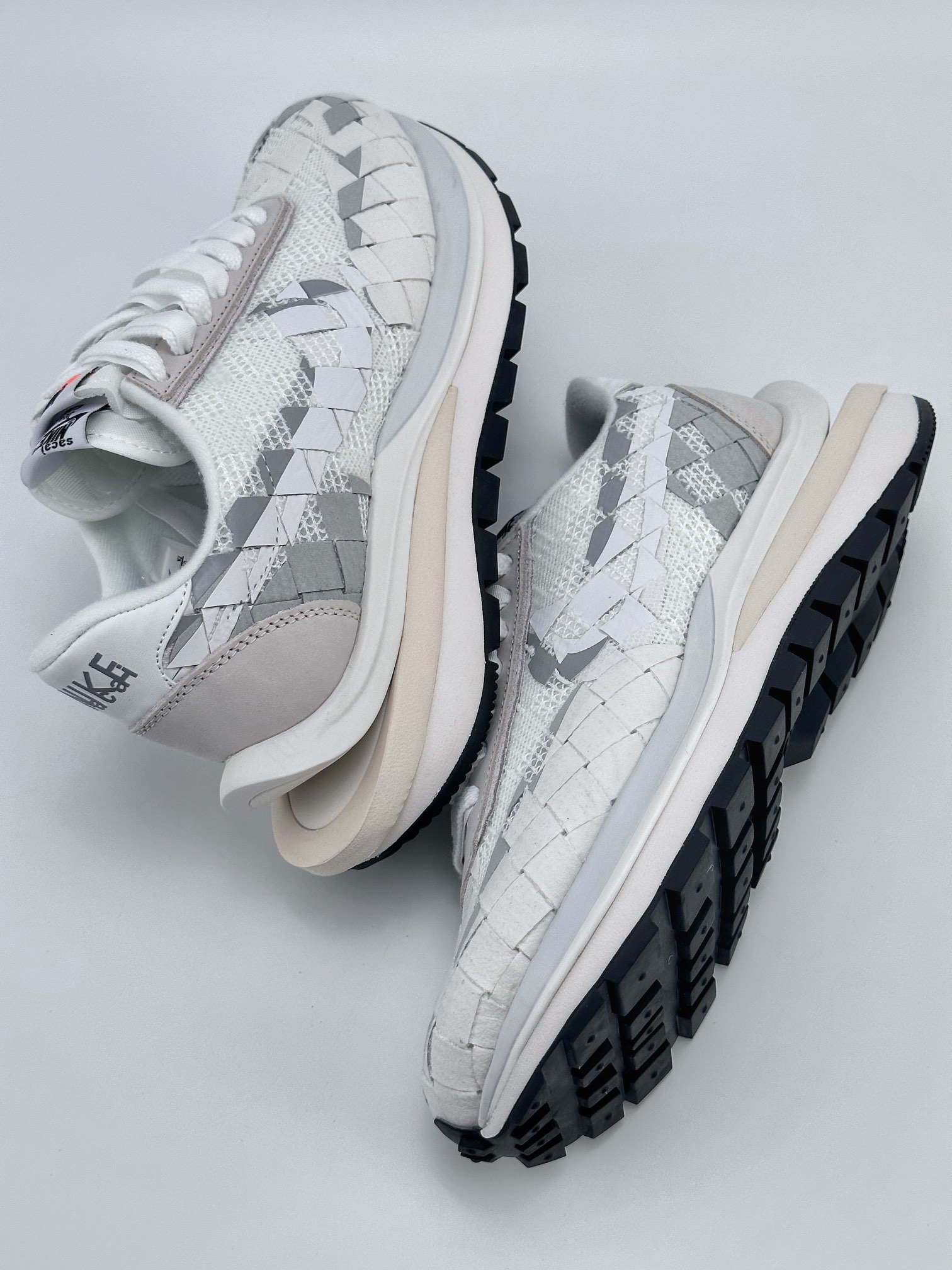 Sacai x Nike woven ”Withe” white and grey DR5209-100