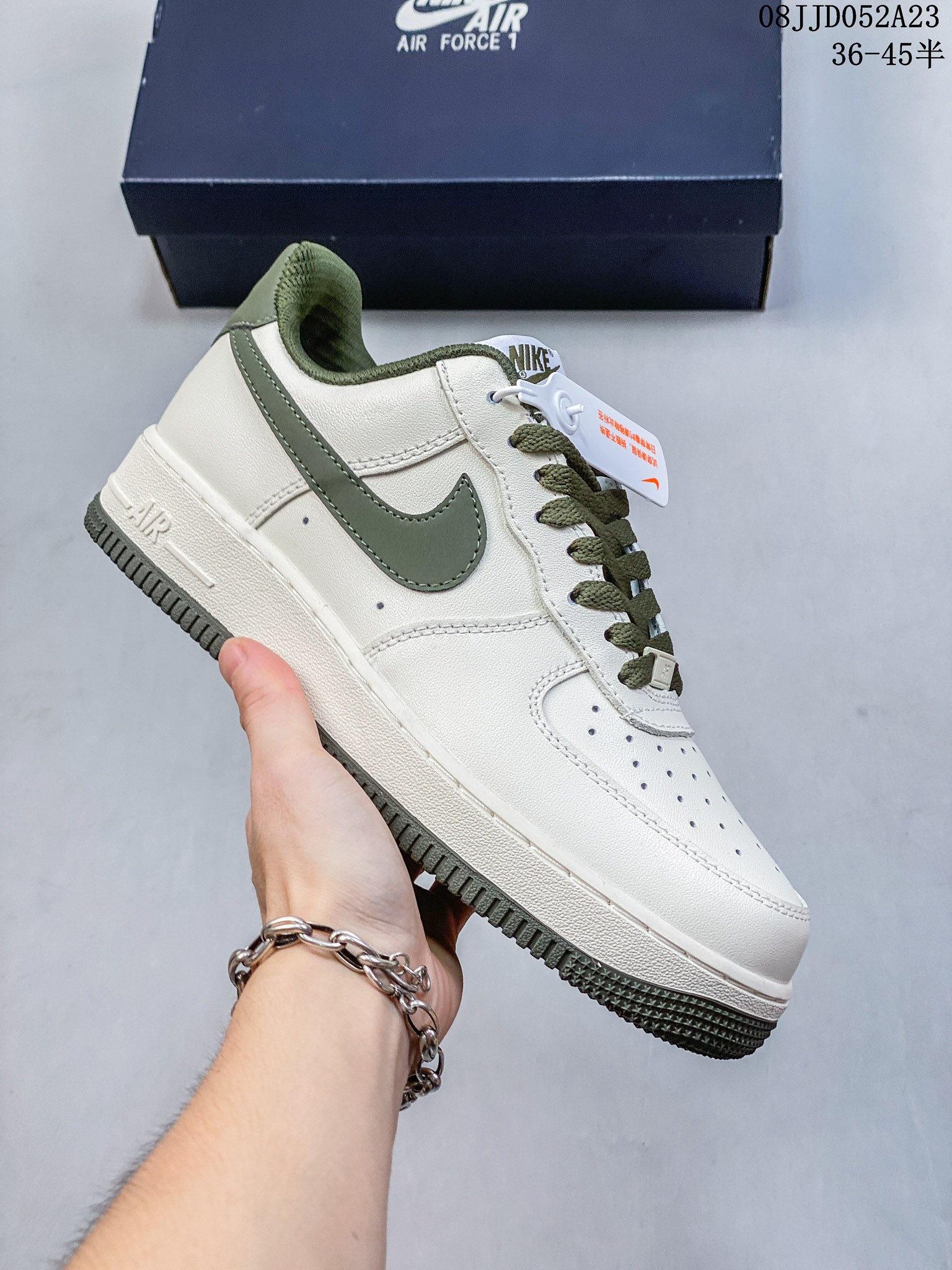 💰190
公司级带半码✅耐克Nike Air Force 1 Low 空军一号低帮休闲板鞋 打造纯正空军版型#专注外贸渠道 全掌内置蜂窝气垫 #原盒配件 原厂中底钢印、拉帮完美 

货号：AO4297-001
码数：36 36.5 37 38 38.5 39 40 40.5 41 42 42.5 43 44 45 
8JJD052A23