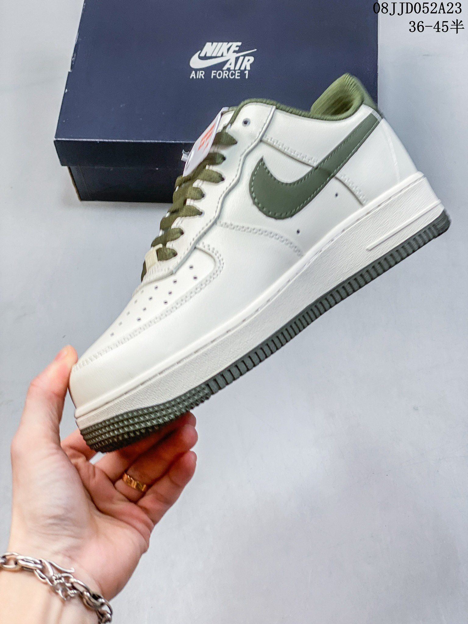 💰190
公司级带半码✅耐克Nike Air Force 1 Low 空军一号低帮休闲板鞋 打造纯正空军版型#专注外贸渠道 全掌内置蜂窝气垫 #原盒配件 原厂中底钢印、拉帮完美 

货号：AO4297-001
码数：36 36.5 37 38 38.5 39 40 40.5 41 42 42.5 43 44 45 
8JJD052A23