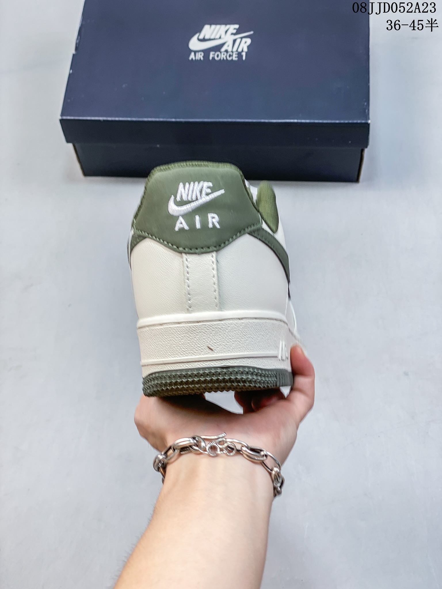 💰190
公司级带半码✅耐克Nike Air Force 1 Low 空军一号低帮休闲板鞋 打造纯正空军版型#专注外贸渠道 全掌内置蜂窝气垫 #原盒配件 原厂中底钢印、拉帮完美 

货号：AO4297-001
码数：36 36.5 37 38 38.5 39 40 40.5 41 42 42.5 43 44 45 
8JJD052A23