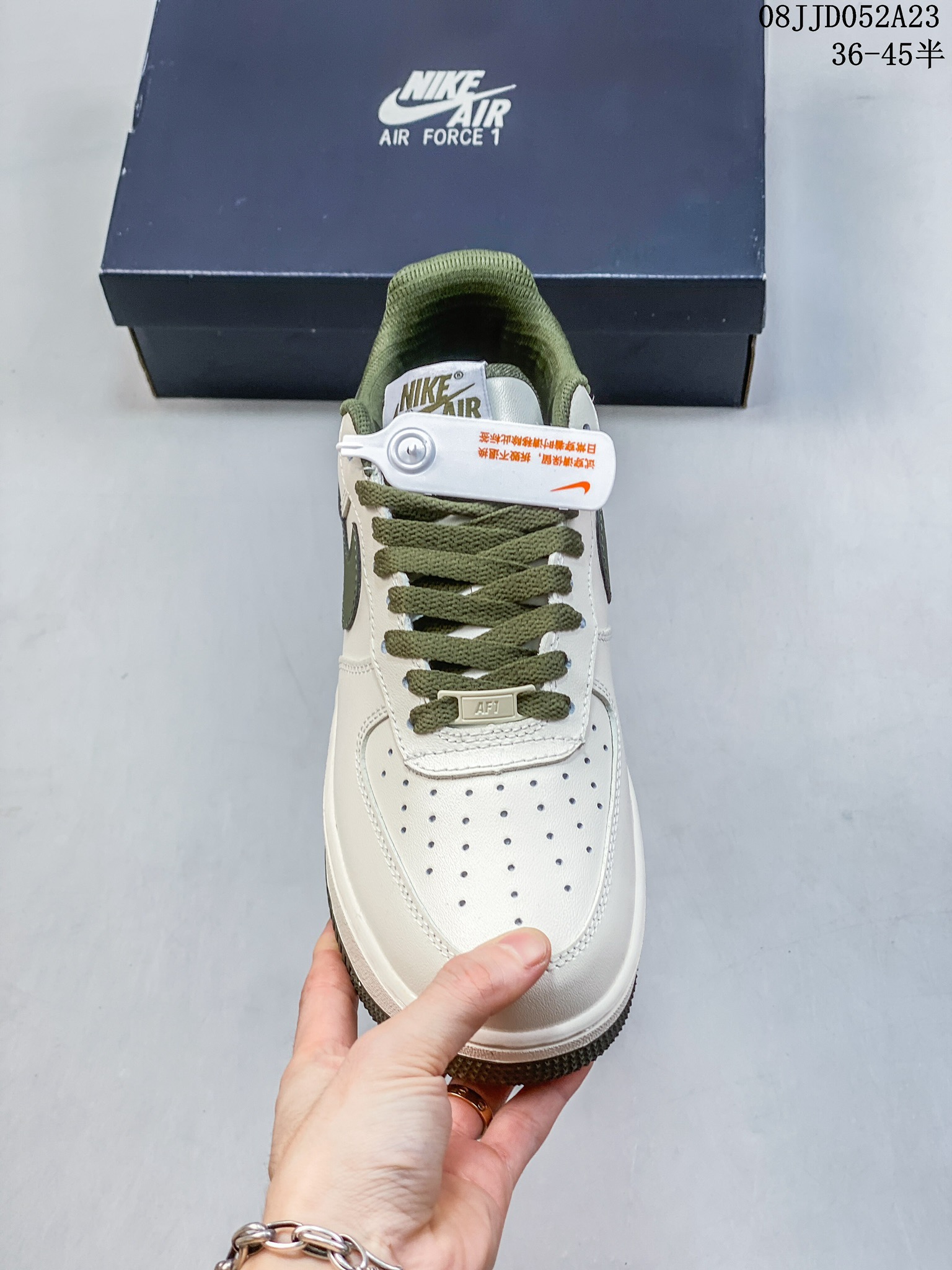 💰190
公司级带半码✅耐克Nike Air Force 1 Low 空军一号低帮休闲板鞋 打造纯正空军版型#专注外贸渠道 全掌内置蜂窝气垫 #原盒配件 原厂中底钢印、拉帮完美 

货号：AO4297-001
码数：36 36.5 37 38 38.5 39 40 40.5 41 42 42.5 43 44 45 
8JJD052A23