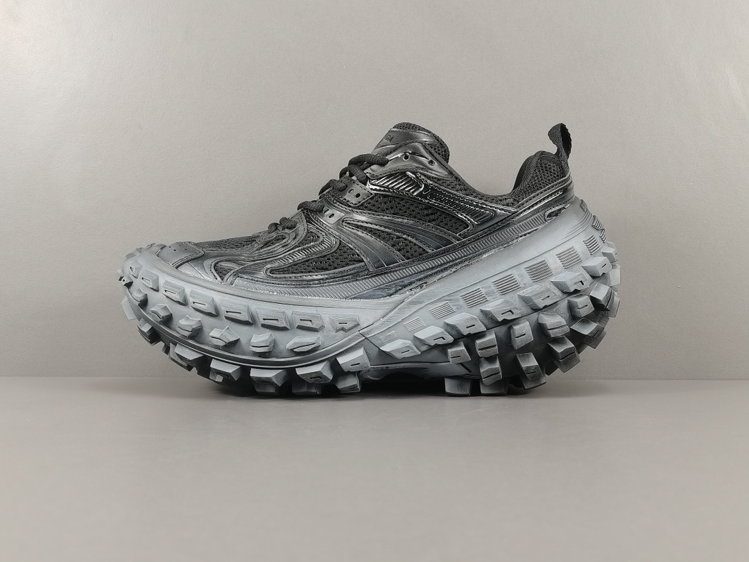 [Original puro: Balenciaga] Zapatos negros Balenciaga Defender, modernos y versátiles, con neumáticos deportivos y de o…