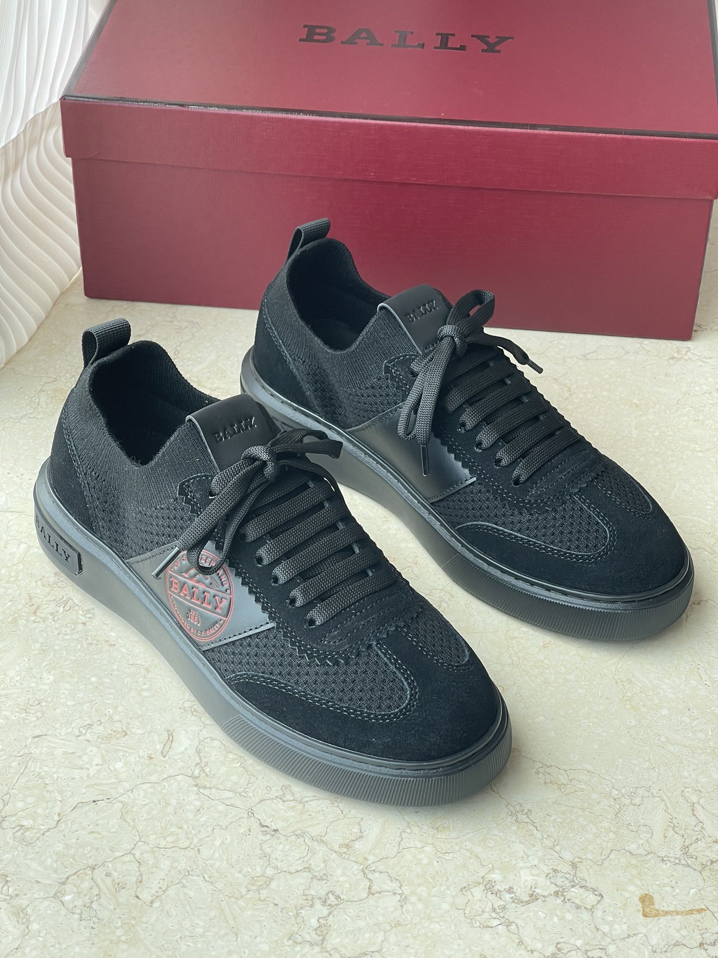 NO:729905,Bally's original orders have been updated and arrived. The counters are synchronized with high-quality rebranded models. The craftsmanship requirements are very high. Look at the pattern and find the cheap ones in the market. Don't bother. Compare the details. Exclusive goods in stock. 39, 40, 41, 42, 43 yards. Factory resources. Need it as soon as possible.19860909Bally原单货更新到货 专柜同步高品质 车翻款 对工艺要求非常高 看版型要市场便宜货勿扰 对比细节现货独家货39 40 41 42 43码 工厂资源 需要的尽快,,Men's shoes