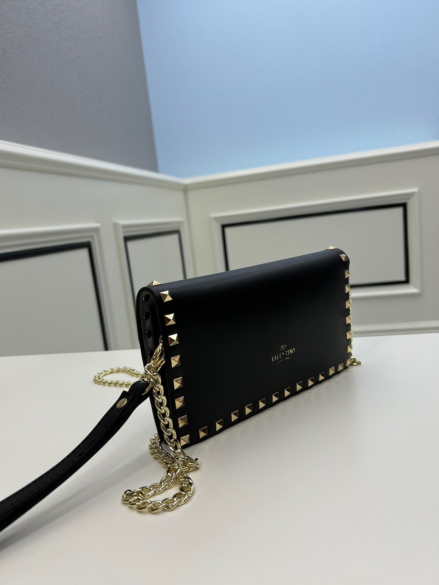 773#Vacation. 华伦天奴💥专柜经典款，常年好卖❤❤❤Valentino Rocksud 超火
