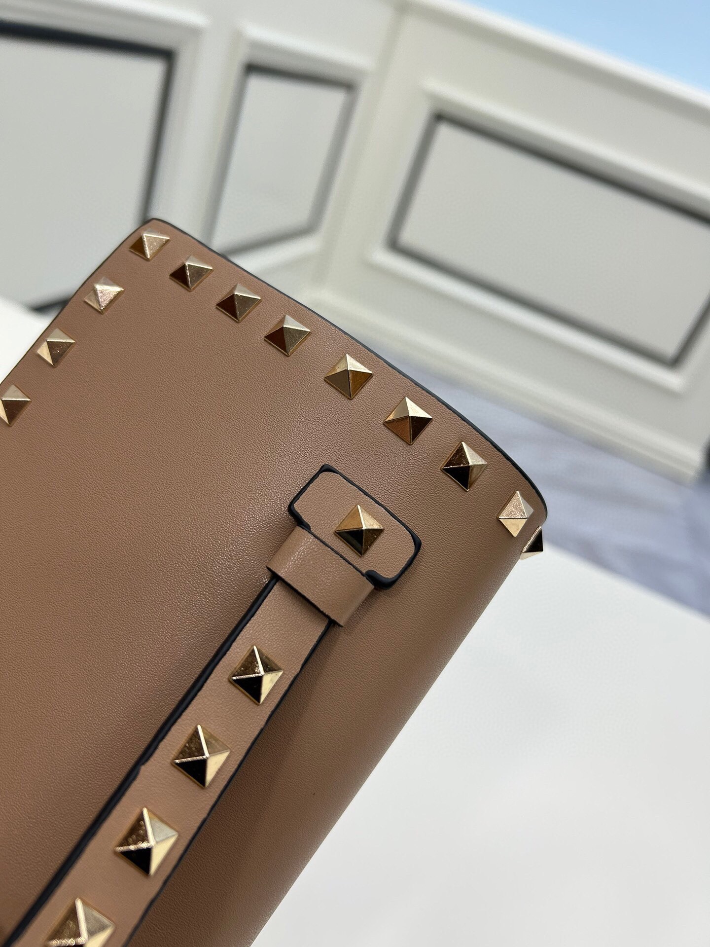 、772#Valentino Garavani Rockstud 采用进口牛皮手拿包🌟🌟🌟铂金后处理铆钉