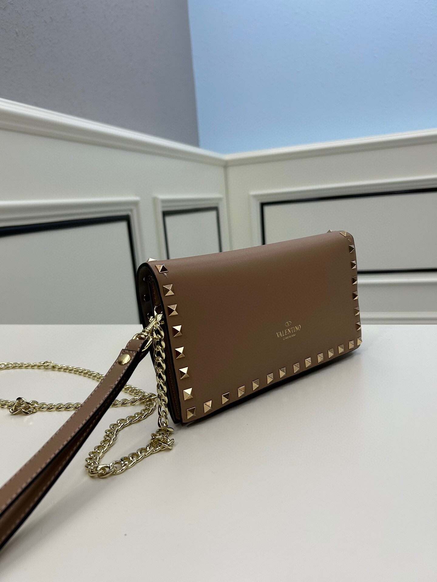、772#Valentino Garavani Rockstud 采用进口牛皮手拿包🌟🌟🌟铂金后处理铆钉