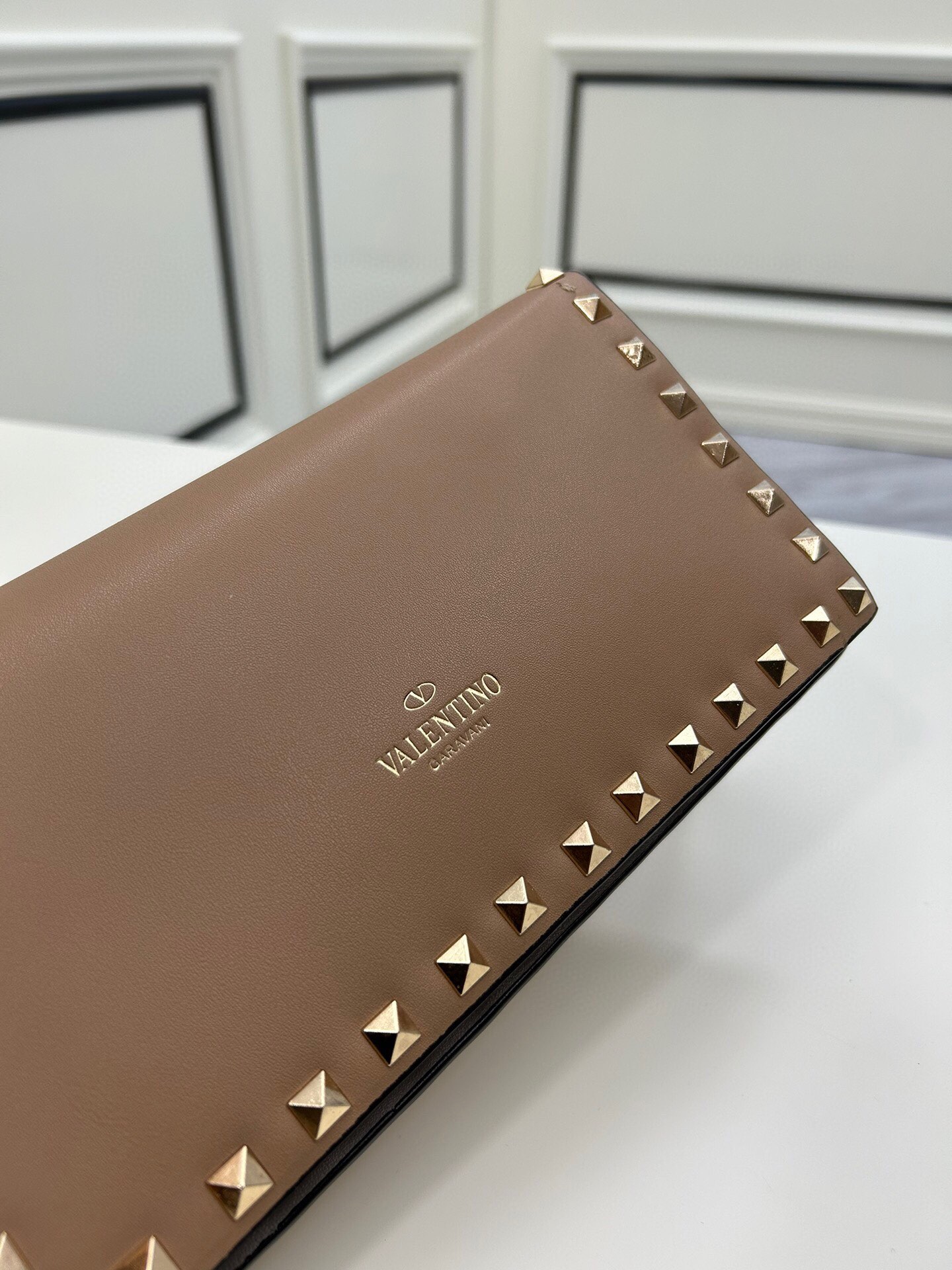 、772#Valentino Garavani Rockstud 采用进口牛皮手拿包🌟🌟🌟铂金后处理铆钉