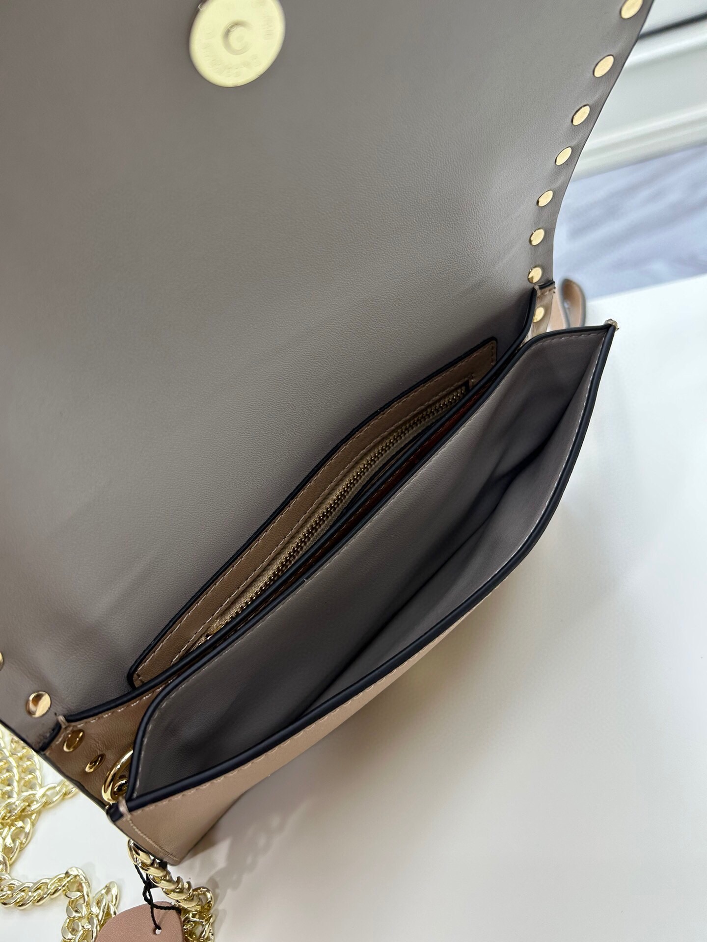 、772#Valentino Garavani Rockstud 采用进口牛皮手拿包🌟🌟🌟铂金后处理铆钉