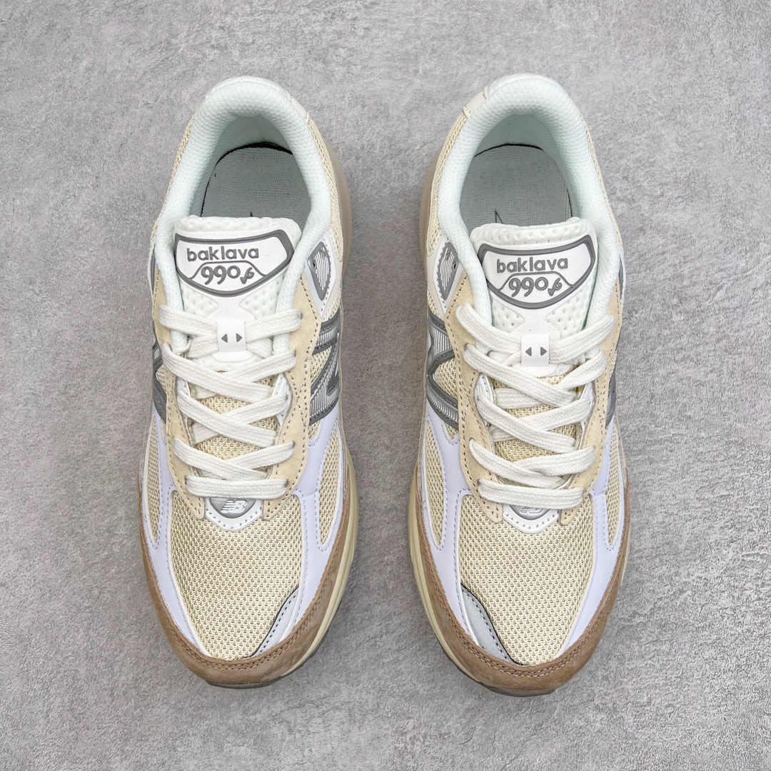 图片[2]-＃K版纯原 New Balance M990SS6 新百伦NB990V6 白棕 第六代总统复古慢跑鞋 这是一双极具现代感设计的复古跑鞋 990v6 鞋面大部分面积依旧采用麂皮和织物材质覆盖 从各种细节上看也还是有点 990v5 的影子 但相比 990v5 990v6 鞋面各种材质的拼接会更加复杂 这次 990v6 最大的改变相信大家应该也发现了 就是看上去貌似比 990v4 和 990v5 两代鞋款加起来还要厚的鞋底 其实这是 New Balance 首次采用的三重缓震组合鞋底 除了之前就有的 ABZORB 缓震科技和 ENCAP 中底 这次新加入了 FuelCell 缓震科技 看来舒适度和增高度 都要更上一层楼呀 990v6 的侧标 Logo 设计少见地没有印在绒面皮革上 而是置于网眼面料以及横跨鞋身的皮革织带之上 同时鞋舌上的标签设计并没有延用此前 990v4 和 990v5 采用的样式设计 而是采用了一种新的类似于三角徽章的设计 所以对于鞋款上的更新变化 既有延续经典的设计 也有创新性的改变 尺码：36 37 37.5 38 38.5 39 40 40.5 41.5 42 42.5 43 44 44.5 45-选品中心