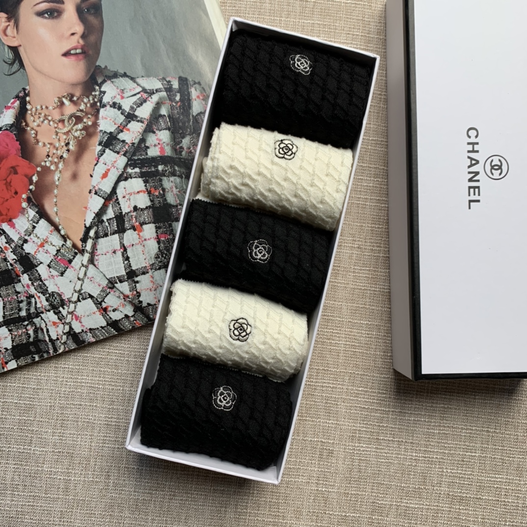 Where to buy High Quality
 Chanel Sock- Mid Tube Socks Black White Embroidery Cotton Fall/Winter Collection