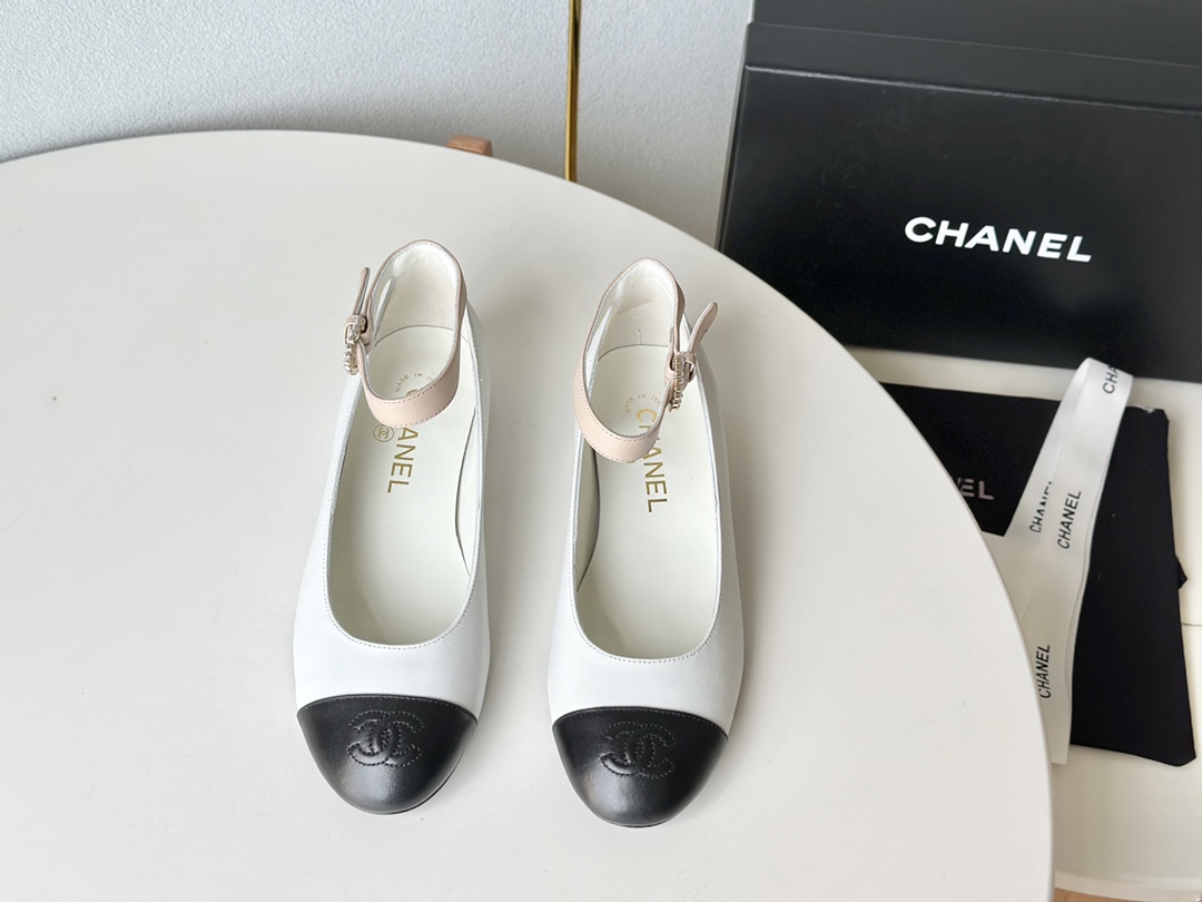 Chanel小香家23年秋冬款拼色玛丽珍平底单鞋真皮底正码:35-39️订做40