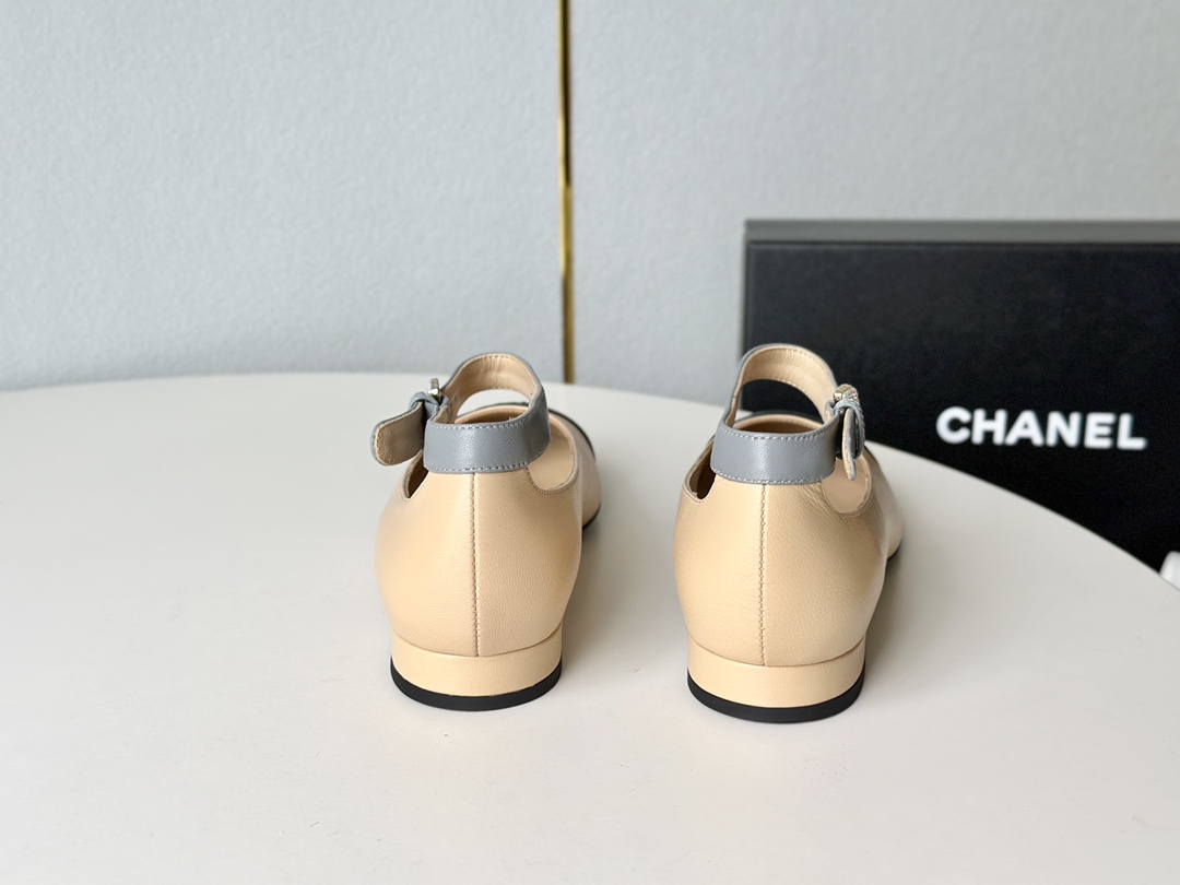 Chanel小香家23年秋冬款拼色玛丽珍平底单鞋真皮底正码:35-39️订做40