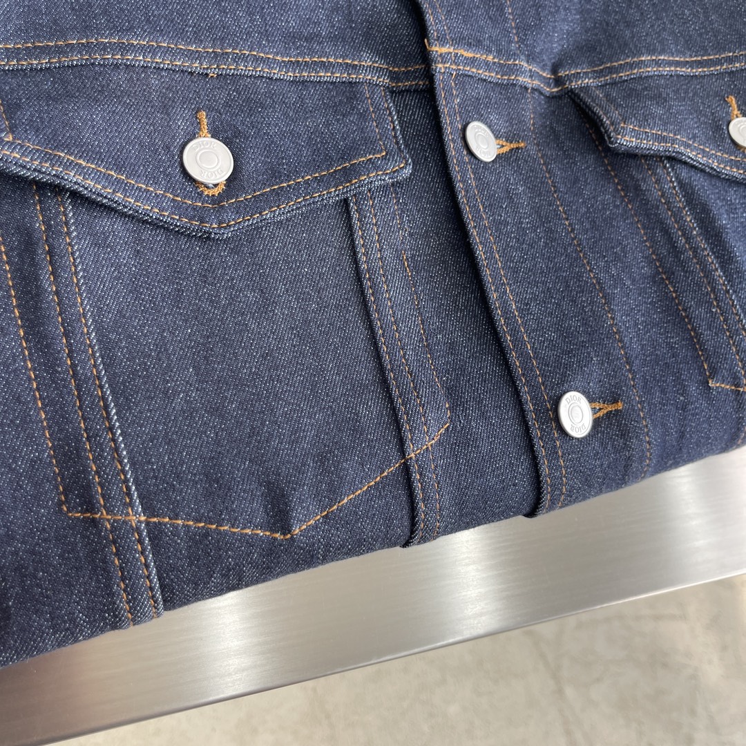 Dior Logo-Print Denim Jacket: Modern Retro Style, Unisex Appeal 4 i1692882867 3090 1
